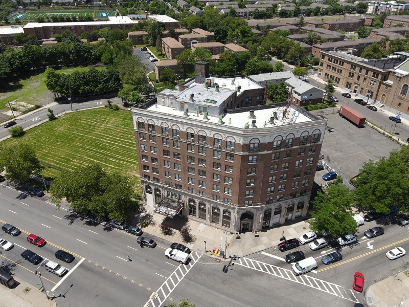Joint venture acquires 101-year-old Divine Riviera Hotel in Newark, in LRES-brokered deal